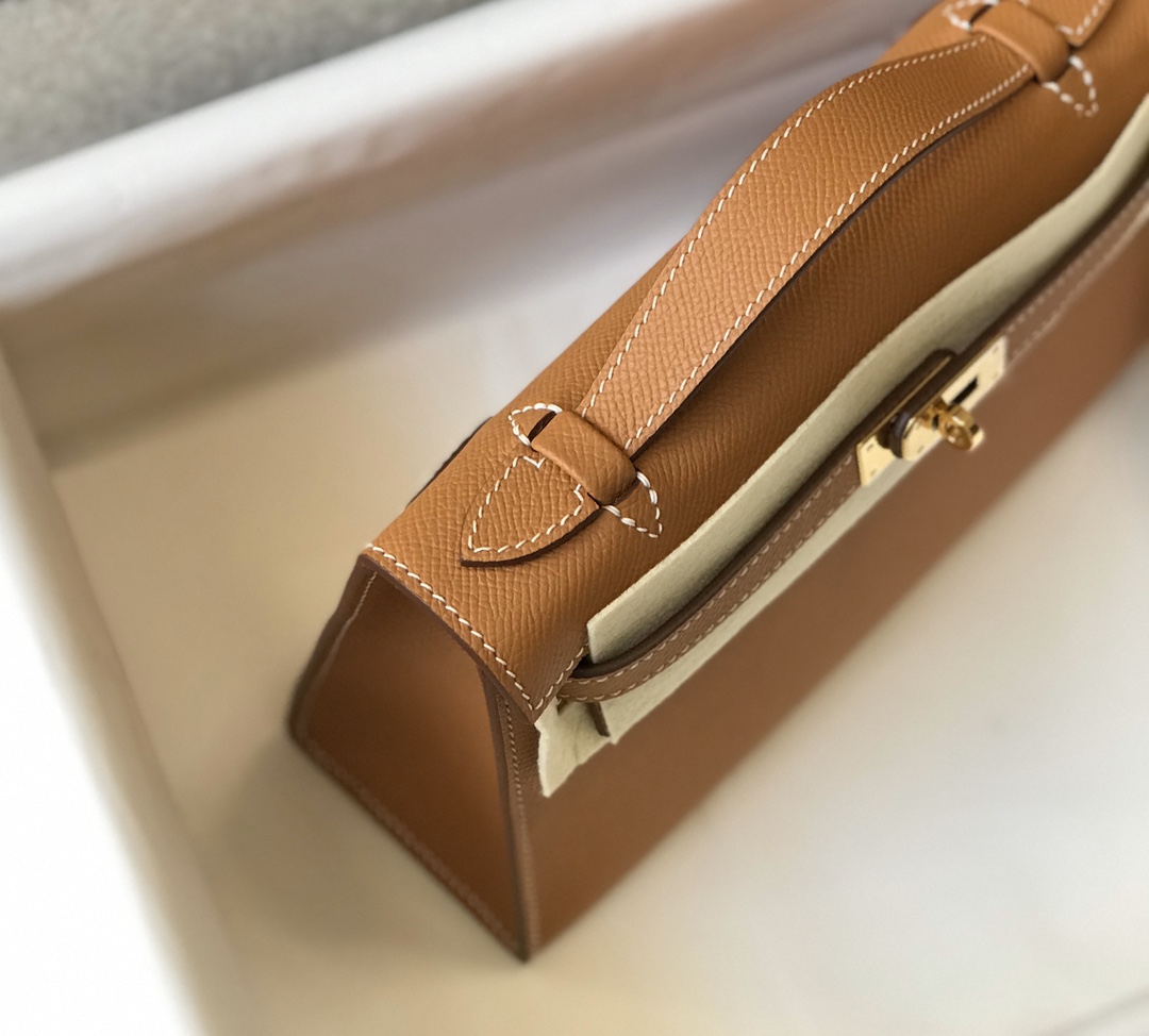 图片[6]-Hermes Mini Kelly Pouchette🤩

俗称kelly 一代 沿用最经典的皮质Epsom 老师傅半手工缝制 进口全钢制五金 给你一个媲美专柜的品质🤩

实拍22Cm 金棕色 11110000🤩-高仿包包