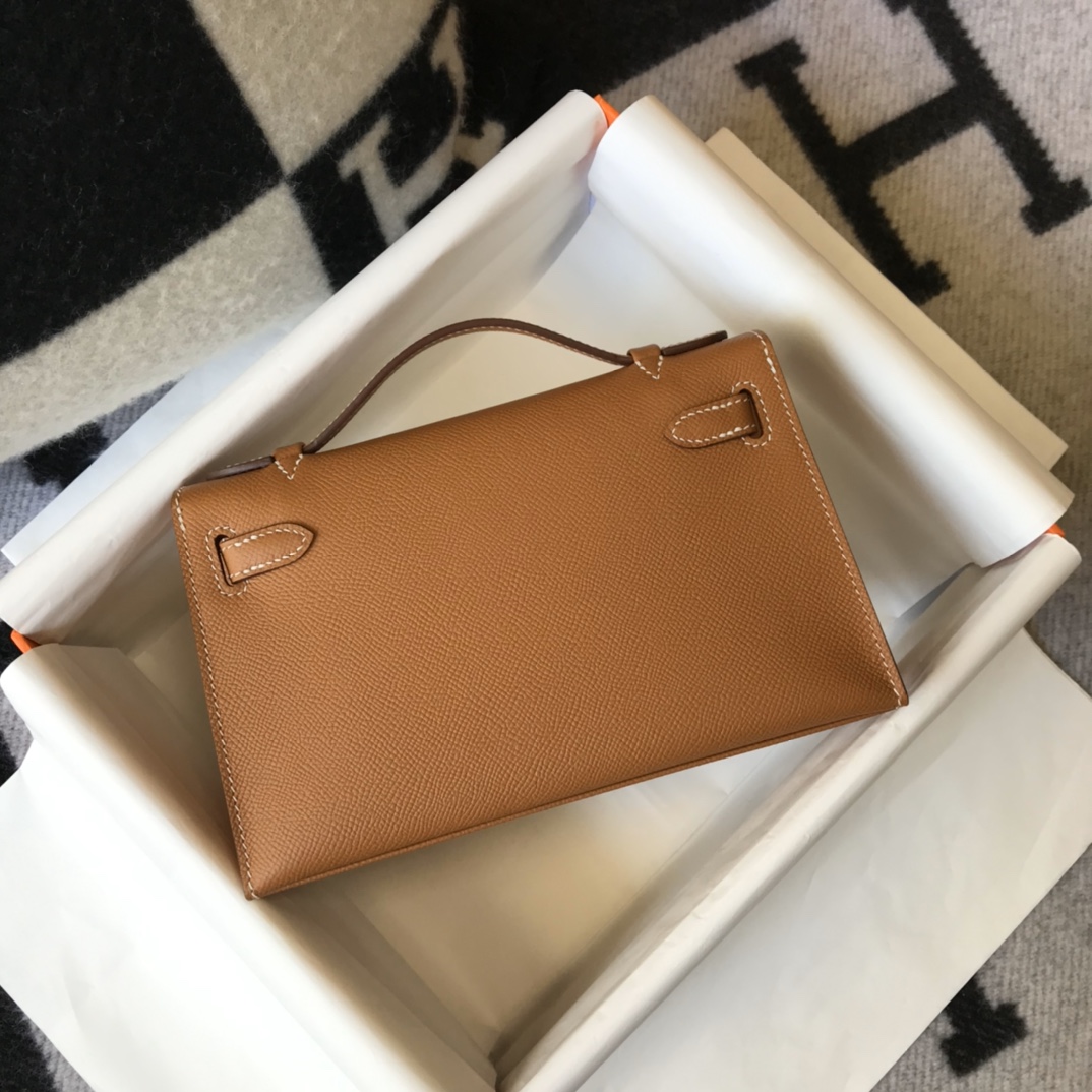 图片[2]-Hermes Mini Kelly Pouchette🤩

俗称kelly 一代 沿用最经典的皮质Epsom 老师傅半手工缝制 进口全钢制五金 给你一个媲美专柜的品质🤩

实拍22Cm 金棕色 11110000🤩-高仿包包