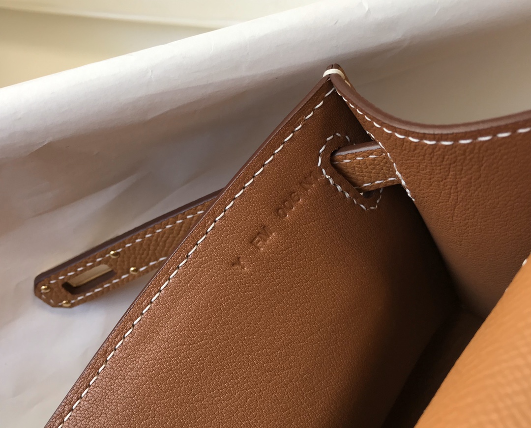 图片[8]-Hermes Mini Kelly Pouchette🤩

俗称kelly 一代 沿用最经典的皮质Epsom 老师傅半手工缝制 进口全钢制五金 给你一个媲美专柜的品质🤩

实拍22Cm 金棕色 11110000🤩-高仿包包
