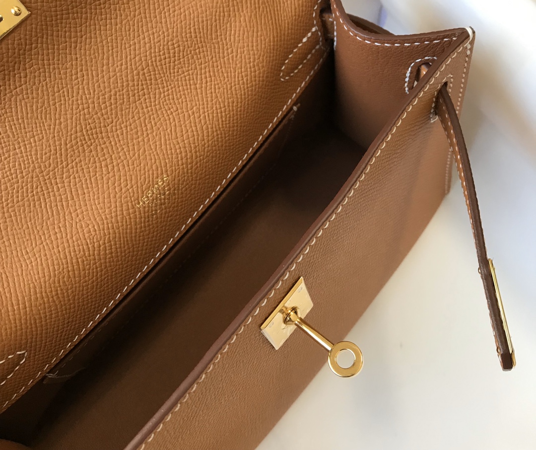 图片[9]-Hermes Mini Kelly Pouchette🤩

俗称kelly 一代 沿用最经典的皮质Epsom 老师傅半手工缝制 进口全钢制五金 给你一个媲美专柜的品质🤩

实拍22Cm 金棕色 11110000🤩-高仿包包