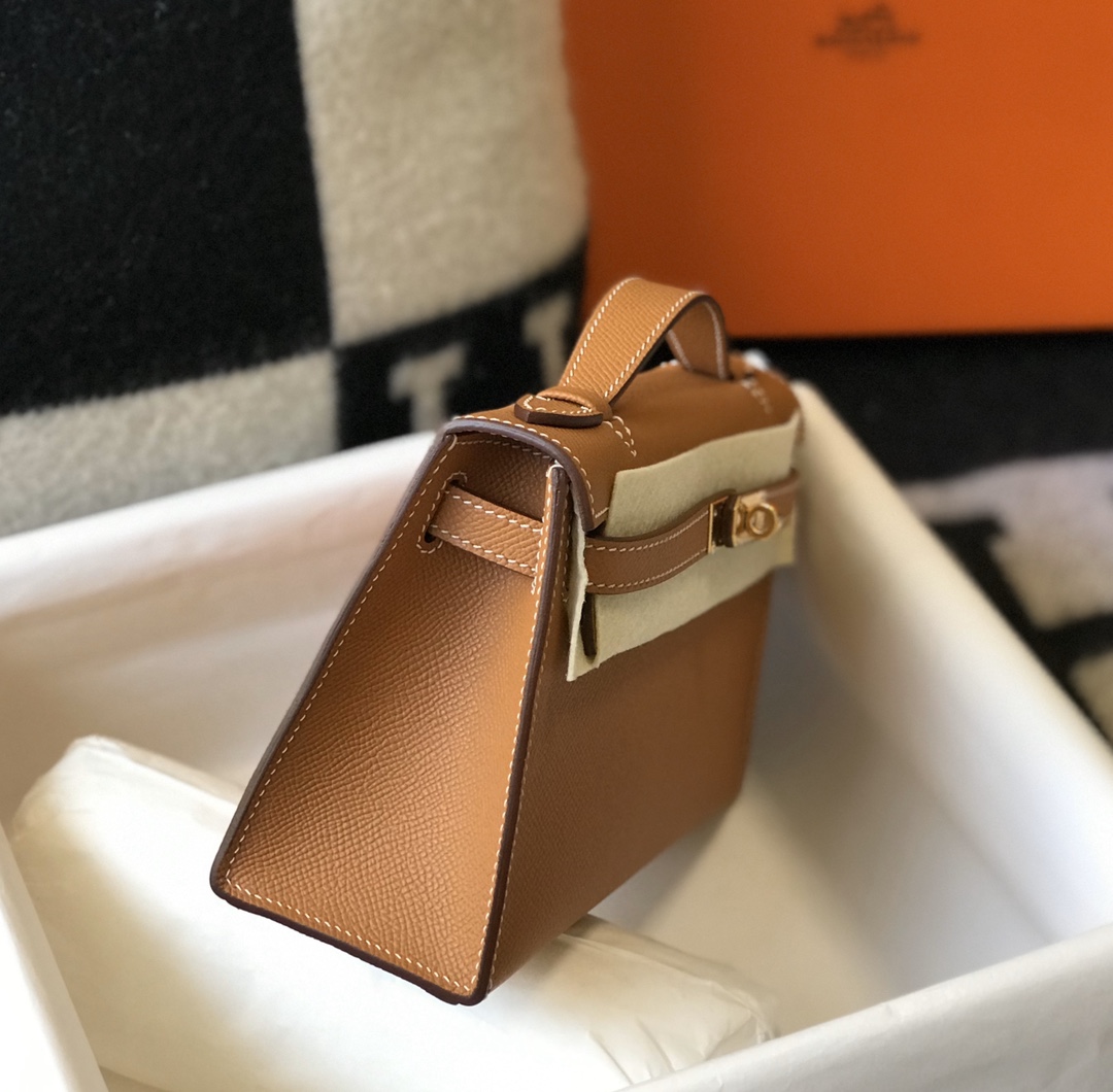 图片[5]-Hermes Mini Kelly Pouchette🤩

俗称kelly 一代 沿用最经典的皮质Epsom 老师傅半手工缝制 进口全钢制五金 给你一个媲美专柜的品质🤩

实拍22Cm 金棕色 11110000🤩-高仿包包