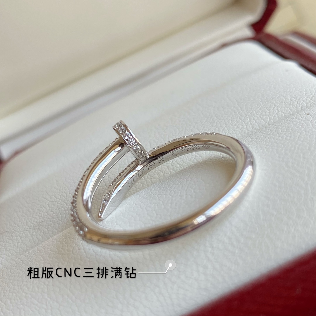 p190V gold plated imitation gold Thick version (yardage 5678) Cartier thick version full of diamonds studded ring 💍Classic masterpiece enduring ❗Legendary classics have always been popular needless to say ❗Look at the workmanship look at the details look at the engraving consistent authentic selected German imported plating ❗👉🏻👉🏻 to give you the most perfect experience ❗