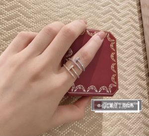 p190V金镀咪金  （码数5678） 卡地亚细版单排满钻钉子戒指💍白金玫瑰金黄金满足你的钉子梦专柜价45800 卡地亚中国线独家首发主推 好精致的说妹子的福利啊~-高仿包包