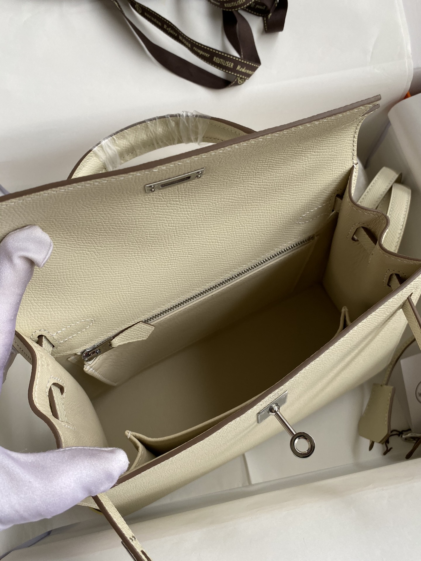 Image [8]-Hermes Kelly 25cm Epsom Leather Milkshake White Silver Buckle-High Fake Bags