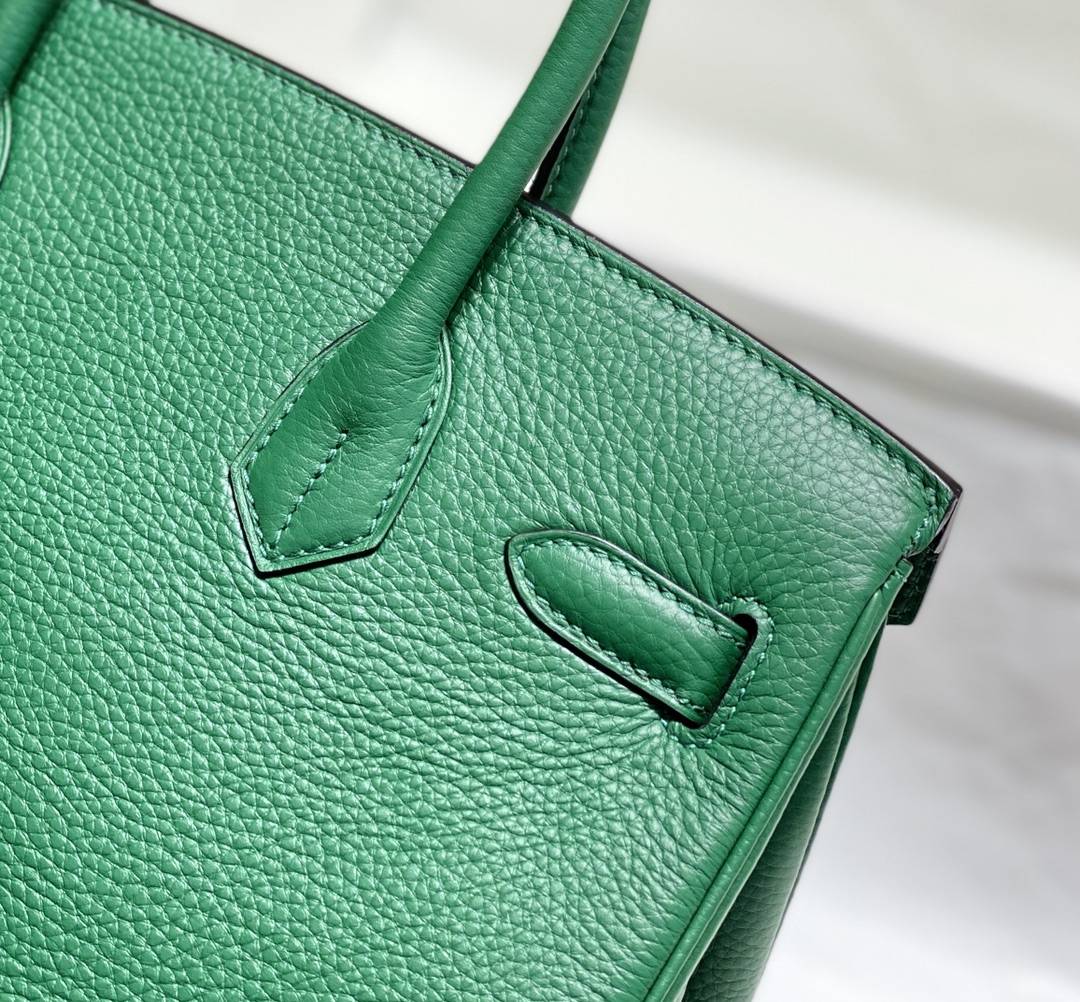 𝑫𝒓𝒆𝒂𝒎 𝒃𝒂𝒈 ♥ Bɪʀ ᴋɪɴ Emerald I believe that even people who are not interested in fashion should know the great name of Birkin Bag Platinum Bag 🥂. And in many luxury bags in the highest frequency of appearances and the most eye-catching is the Hermes platinum bag 〰️-high replica bags