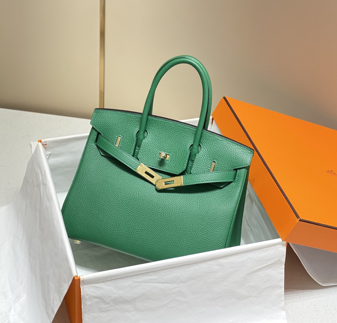 𝑫𝒓𝒆𝒂𝒎 𝒃𝒂𝒈 ♥ Bɪʀ ᴋɪɴ Emerald I believe that even people who are not interested in fashion should know the great name of Birkin Bag Platinum Bag 🥂. And in many luxury bags in the highest frequency of appearances and the most eye-catching is the Hermes platinum bag 〰️-high replica bags