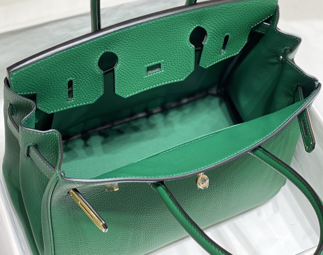 𝑫𝒓𝒆𝒂𝒎 𝒃𝒂𝒈 ♥ Bɪʀ ᴋɪɴ Emerald I believe that even people who are not interested in fashion should know the great name of Birkin Bag Platinum Bag 🥂. And in many luxury bags in the highest frequency of appearances and the most eye-catching is the Hermes platinum bag 〰️-high replica bags