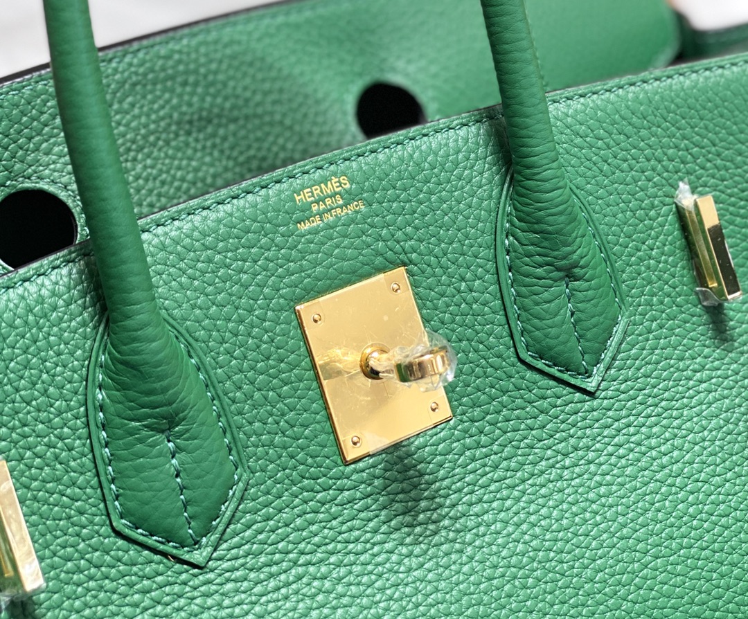 𝑫𝒓𝒆𝒂𝒎 𝒃𝒂𝒈 ♥ Bɪʀ ᴋɪɴ Emerald I believe that even people who are not interested in fashion should know the great name of Birkin Bag Platinum Bag 🥂. And in many luxury bags in the highest frequency of appearances and the most eye-catching is the Hermes platinum bag 〰️-high replica bags