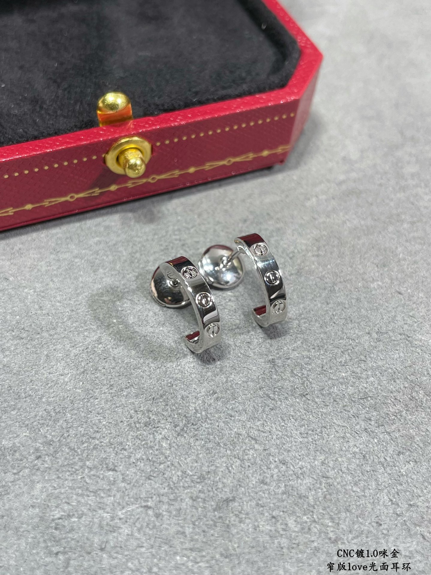 图片[8]-p250V金材质   Cartier 卡地亚CNC窄版光面LOVE耳环 经典之作 配飞碟🛸耳塞 👄经典 卡地亚love系列 光面螺丝印 最最最经典的款了就无须多做介绍了 德国进口高端 三色可选-高仿包包
