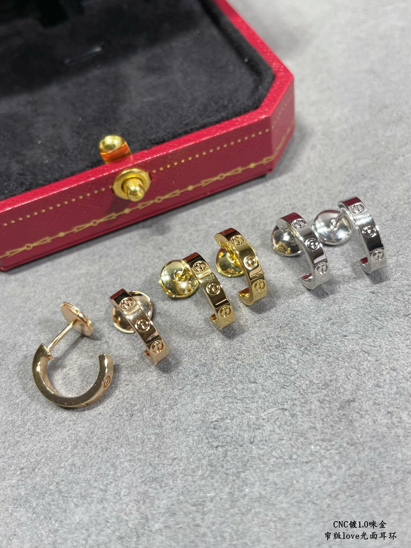 图片[4]-p250V金材质   Cartier 卡地亚CNC窄版光面LOVE耳环 经典之作 配飞碟🛸耳塞 👄经典 卡地亚love系列 光面螺丝印 最最最经典的款了就无须多做介绍了 德国进口高端 三色可选-高仿包包