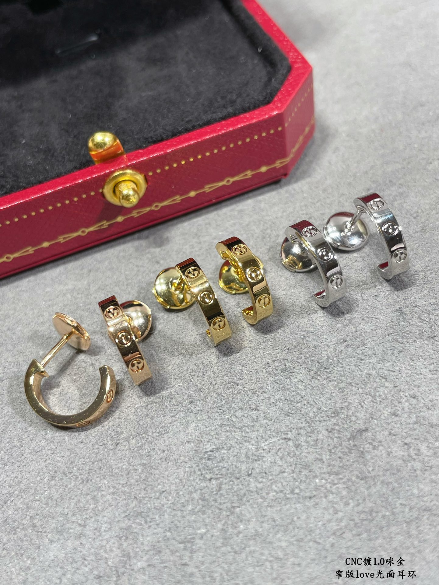 图片[3]-p250V金材质   Cartier 卡地亚CNC窄版光面LOVE耳环 经典之作 配飞碟🛸耳塞 👄经典 卡地亚love系列 光面螺丝印 最最最经典的款了就无须多做介绍了 德国进口高端 三色可选-高仿包包
