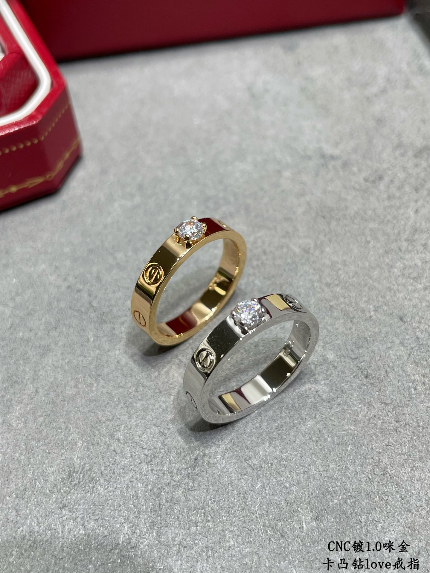 图片[2]-p210V金材质  码数678 卡地亚CNC凸钻love钉戒指💍凸钻更闪耀最受欢迎的一款戒指💍💋💄 永恒经典 近年来很火 高端 高碳钻微镶嵌材质 一样的工艺 不一样的价格 真金质感-高仿包包