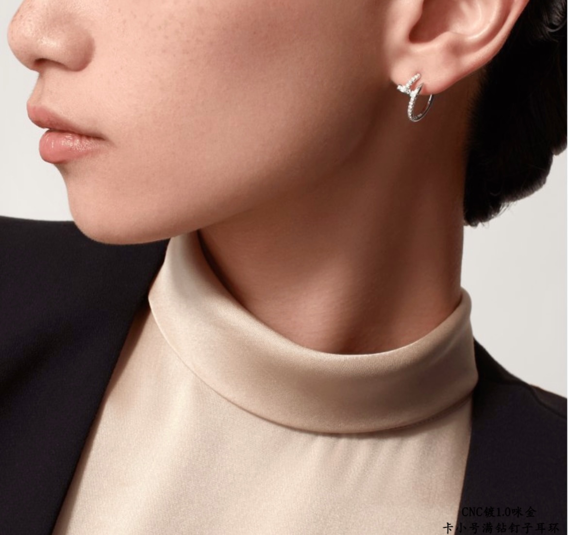 p190V gold material Cartier CNC full of diamonds small nail earrings in accordance with the 18K real gold goods to create micro-setting process typing foreign orders to see the details of the craft is very much in place Exclusive 😘😘😘😘😘😘✨✨✨