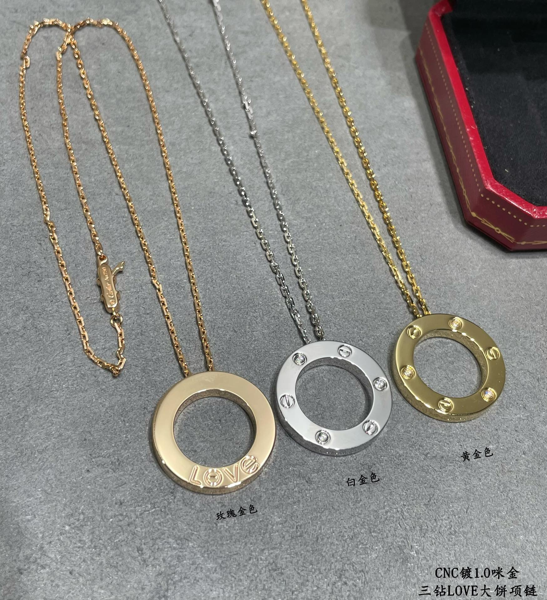 图片[2]-p320金镀咪  CNC高版本 卡地亚LOVE三钻大饼项链 💎实拍💐👉🏻看链牌看刻字再看做工 原版复刻 进专柜无压力 德国进口 奢华 高大上  一比一 logo牌 性价比超高💐😋自留送礼佳品🌹-高仿包包