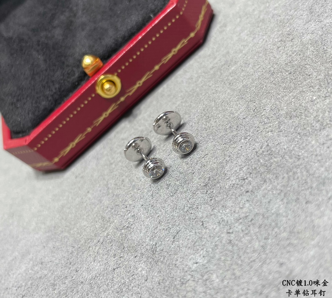 图片[5]-p160V金镀咪金   卡地亚单钻耳钉搭配原版飞碟耳塞经典制作 小巧的珠宝就能带出大气清新的气质 不是市场普通版-高仿包包