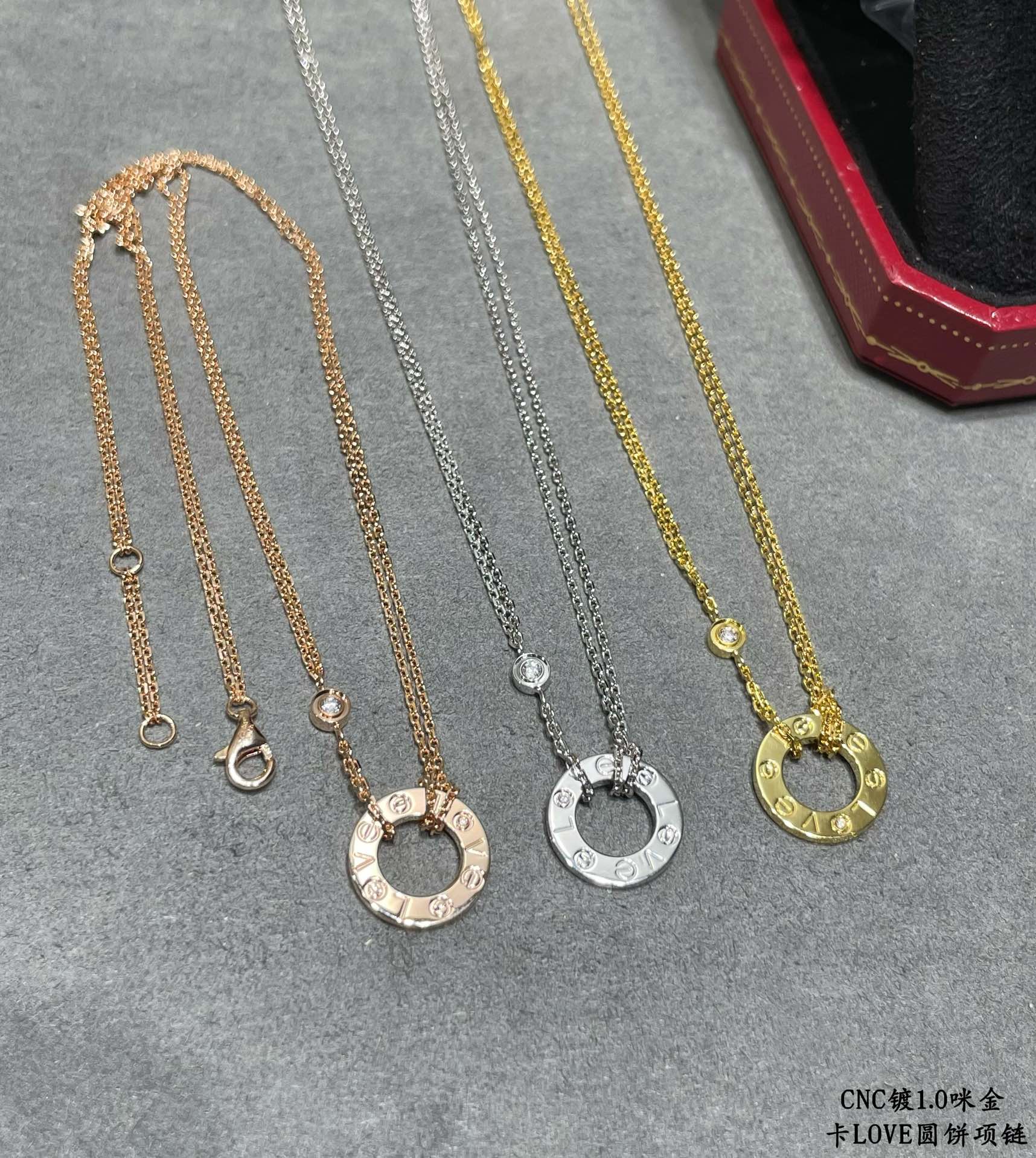 图片[5]-p250 CNC镀咪金  卡地亚经典LOVE双面圆饼项链💎实拍💐👉🏻看链牌看刻字再看做工 原版复刻 进专柜无压力德国进口高碳钻 奢华 高大上  一比一 logo牌 性价比超高💐😋自留送礼佳品-高仿包包
