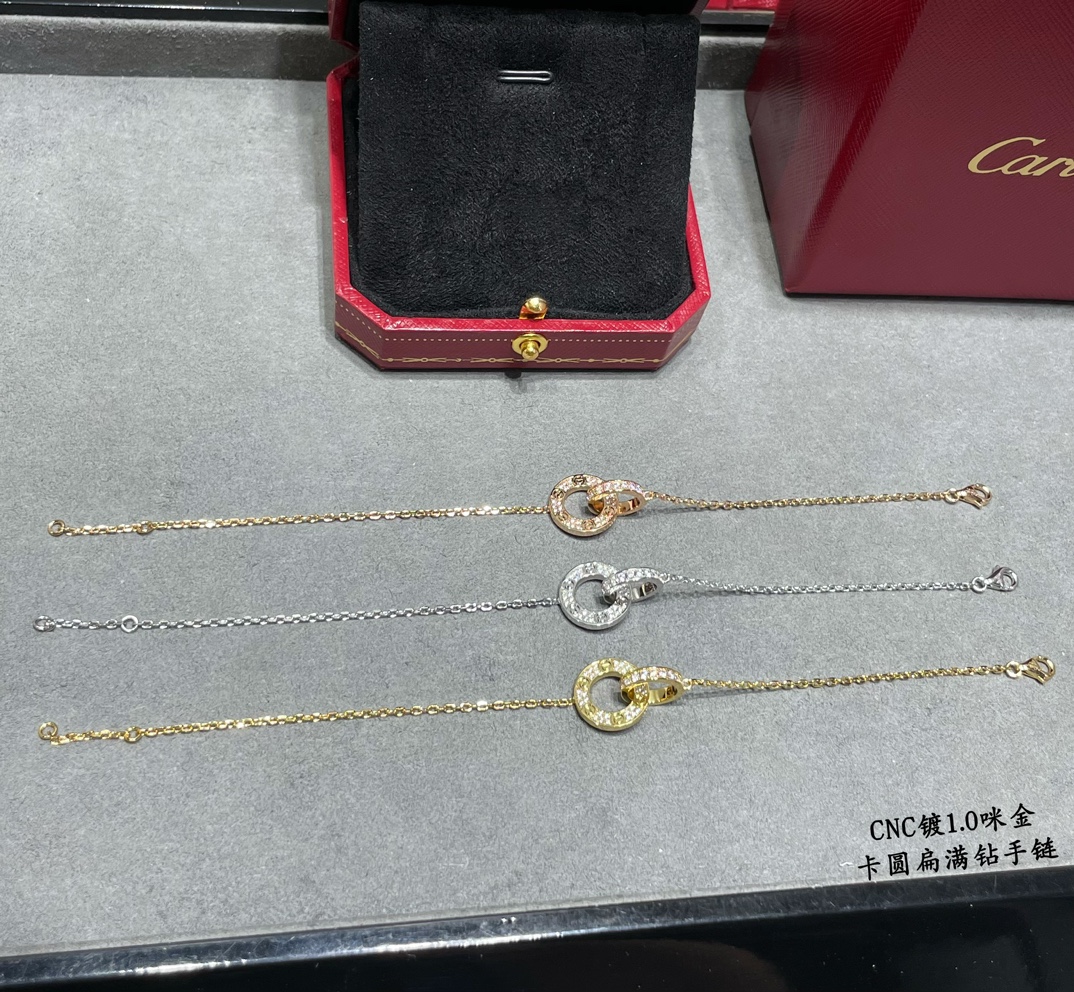 图片[2]-p200V金镀咪金 CNC开版 卡地亚经典圆扁双环手链 可以两面佩戴 💎实拍💐👉🏻看链牌看刻字再看做工 原版复刻 进专柜无压力德国进口 高碳钻 奢华 高大上  一比一 logo牌 性价比超高💐😋自留送礼佳品-高仿包包