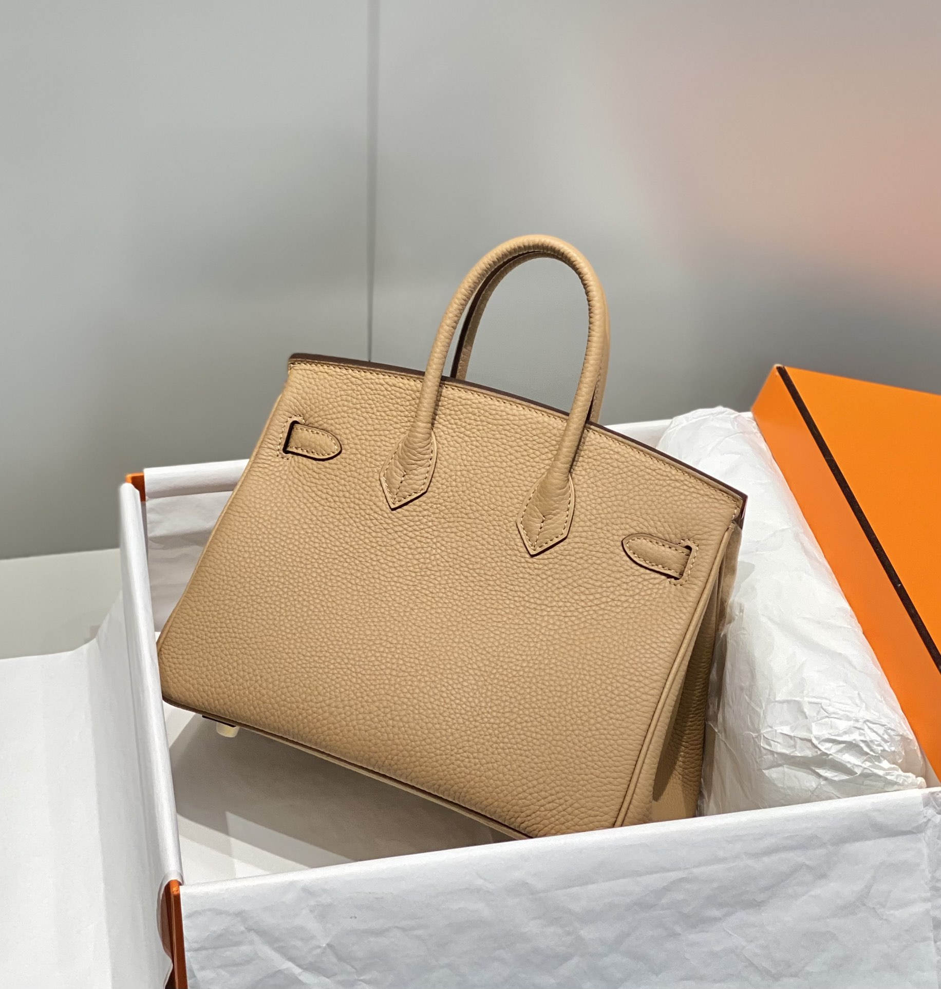 Picture[2]-𝑫𝒓𝒆𝒂𝒎 𝒃𝒂𝒈 New Color | Milk Tea I believe that even if you are not interested in fashion I believe that even if you are not interested in fashion, you should know the name of Birkin Bag platinum bag 🥂. And in many luxury bags in the highest frequency of appearances and the most eye-catching is the Hermes platinum bag 〰️ Real 25cm 9292090-High Faux Bags