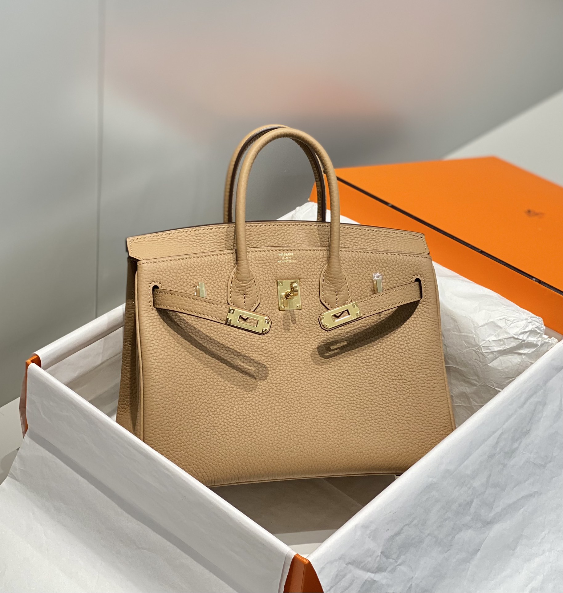 Picture[3]-𝑫𝒓𝒆𝒂𝒎 𝒃𝒂𝒈 New color | Milk Tea I believe that even if you are not interested in fashion I believe that even if you are not interested in fashion, you should know the name of Birkin Bag platinum bag 🥂. And in many luxury bags in the highest frequency of appearances and the most eye-catching is the Hermes platinum bag 〰️ Real 25cm 9292090-High Faux Bags