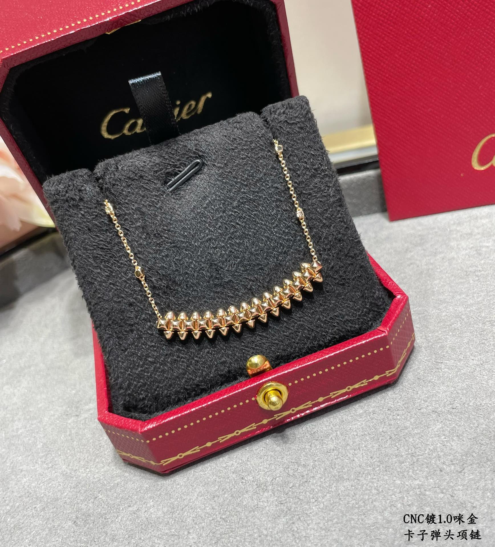 图片[2]-p270V金镀咪金  卡地亚CNC子弹头项链💋💄两侧的小柳钉可以自由晃动非常个性的一款 永恒经典 近年来很火 高端 微镶嵌材质 一样的工艺 不一样的价格 真金质感-高仿包包