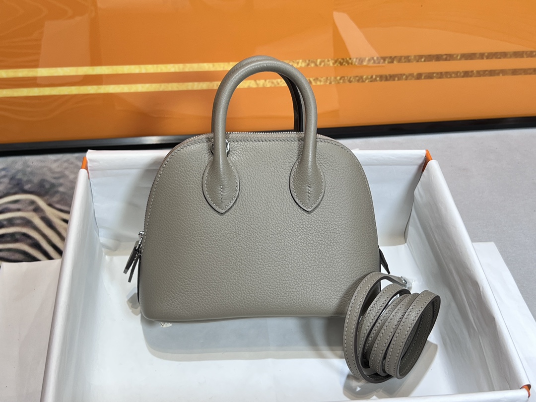 Mini bolide 保龄球 
可爱与高品质完美结合
小小的贝壳样式看起来比较低调又高级-高仿包包