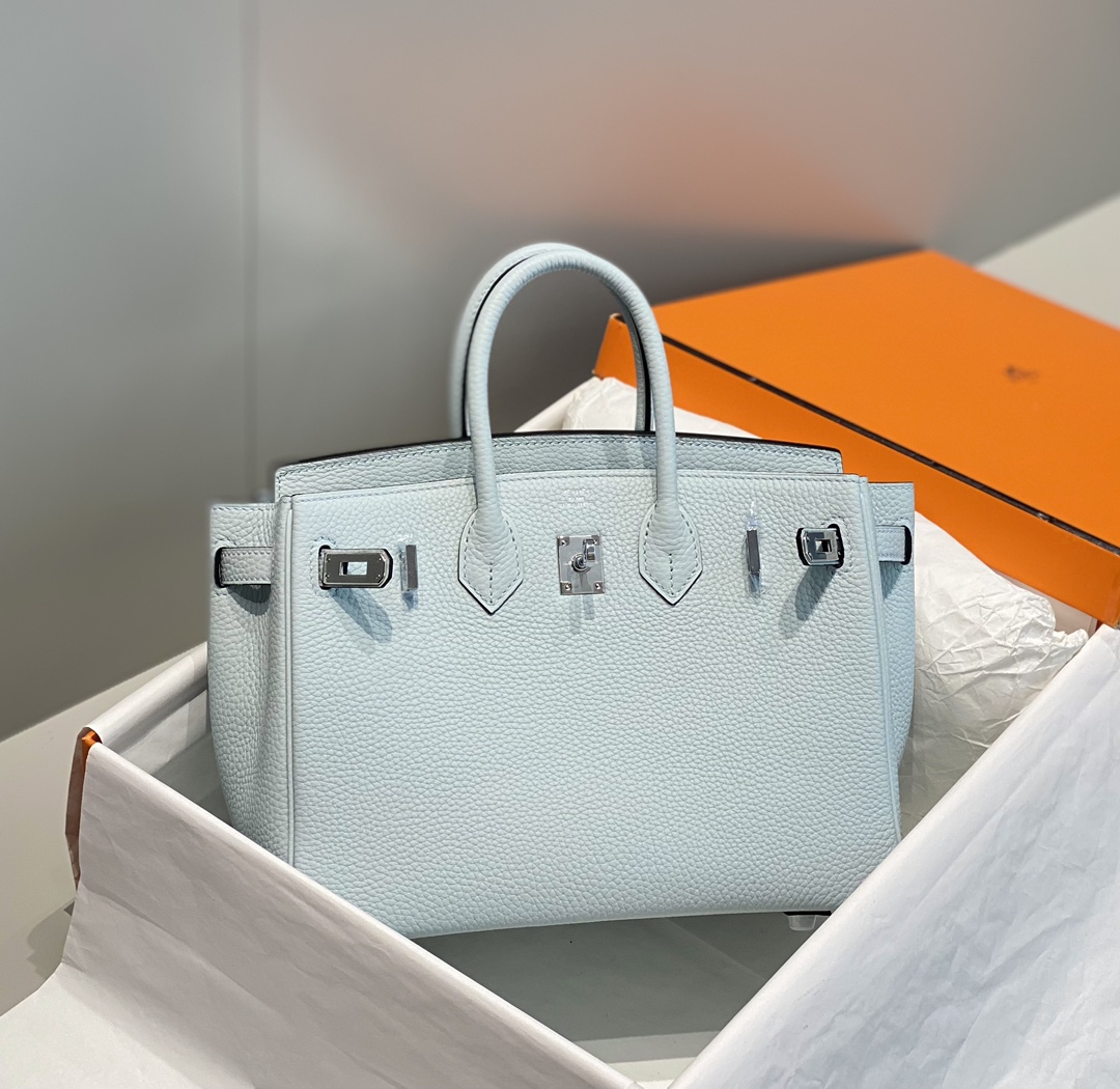 Picture[3]-𝑫𝒓𝒆𝒂𝒎 𝒃𝒂𝒈 New color | Chalice Blue🪞 I believe that even people who are not interested in fashion should know the name of Birkin Bag 🥂. And in many luxury bags in the highest frequency of appearances and the most eye-catching is the Hermes platinum bag 〰️ Real 25cm 9292090-High Faux Bags