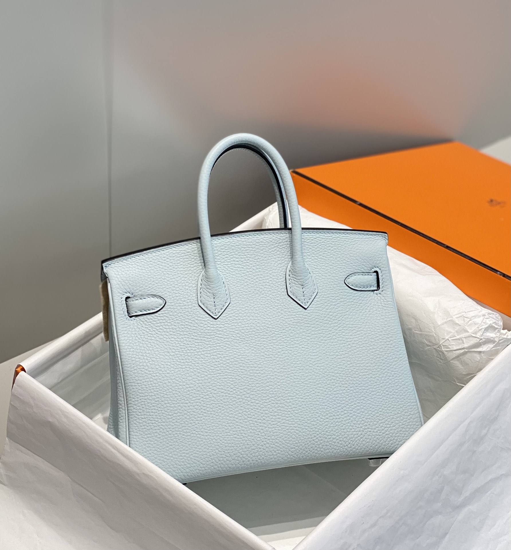 Picture[2]-𝑫𝒓𝒆𝒂𝒎 𝒃𝒂𝒈 New color | Chalice Blue🪞 I believe that even people who are not interested in fashion should know the name of Birkin Bag 🥂. And in many luxury bags in the highest frequency of appearances and the most eye-catching is the Hermes platinum bag 〰️ Real 25cm 9292090-High Faux Bags