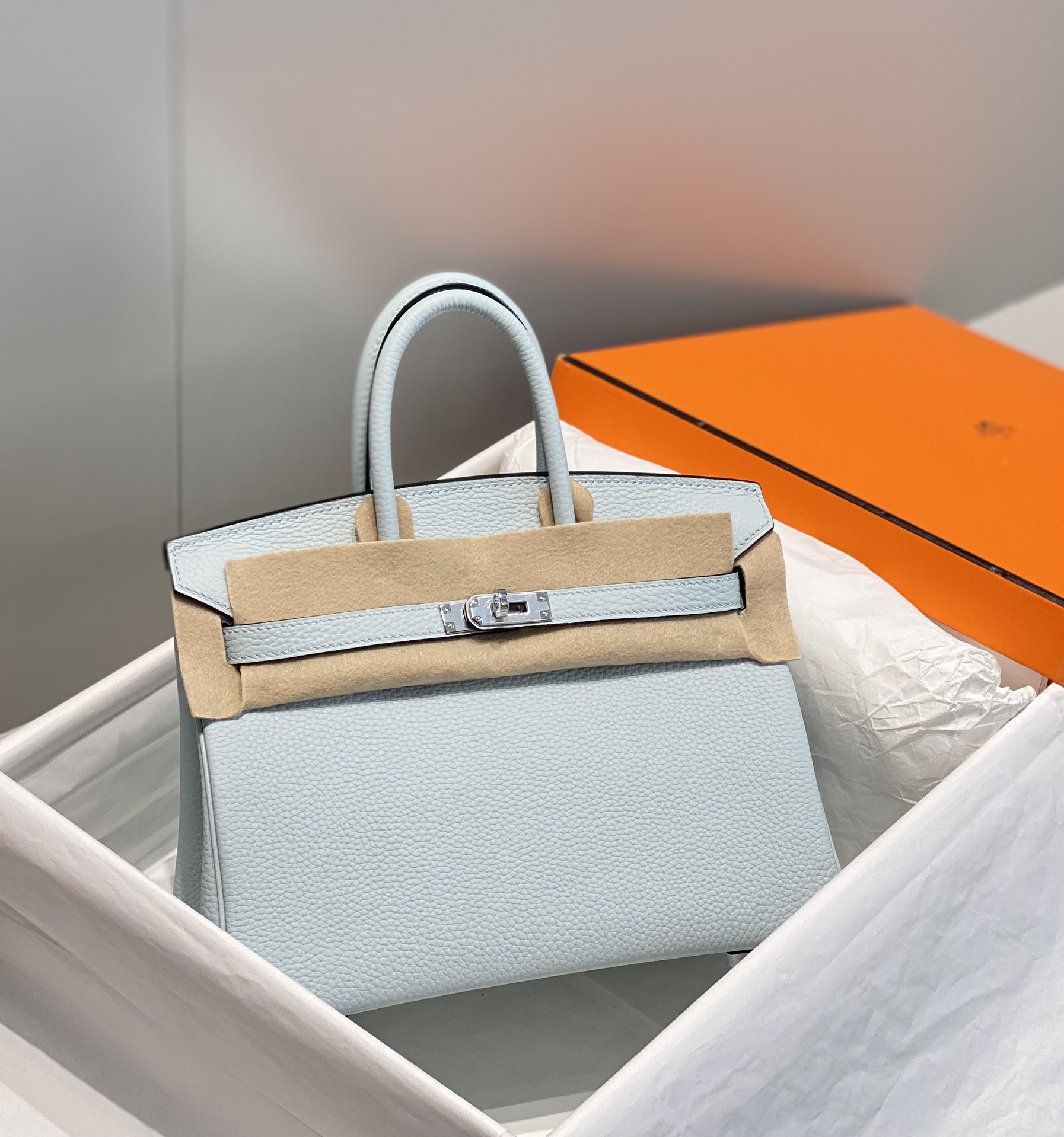 Picture[1]-𝑫𝒓𝒆𝒂𝒎 𝒃𝒂𝒈 New color | Chalice Blue🪞 I believe that even people who are not interested in fashion should know the name of Birkin Bag 🥂. And in many luxury bags in the highest frequency of appearances and the most eye-catching is the Hermes platinum bag 〰️ Real 25cm 9292090-High Faux Bags