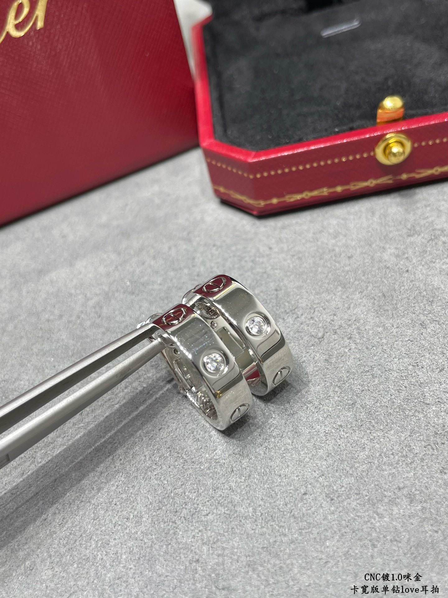 p270V gold Cartier Cartier CNC wide version of the single diamond LOVE ear pat classic 👄 classic Cartier love series the most classic models need not be introduced Germany imported high-end Three colors can be selected