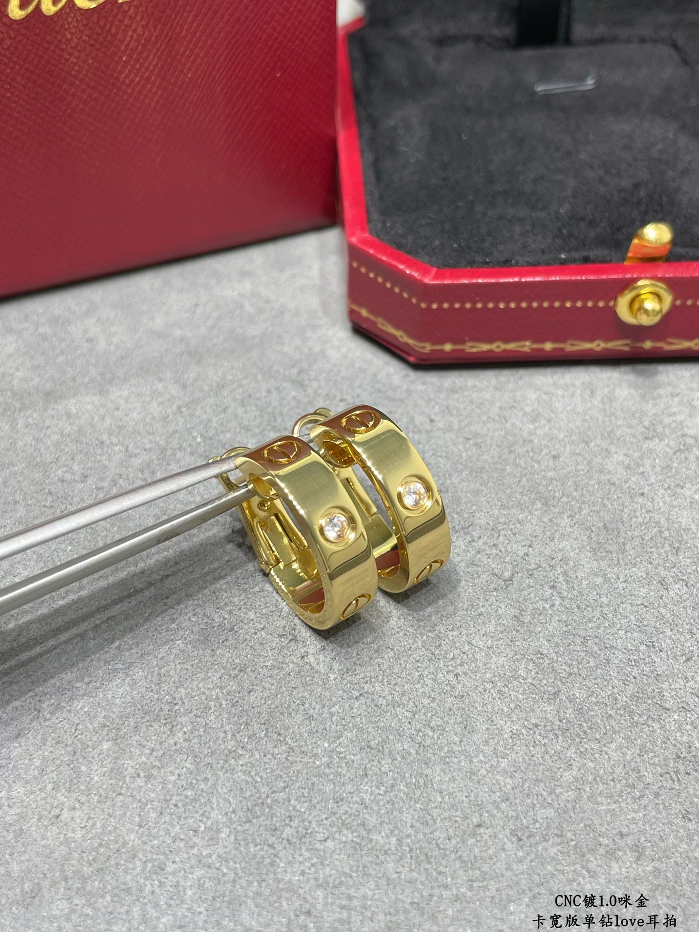 p270V gold Cartier Cartier CNC wide version of the single diamond LOVE ear pat classic 👄 classic Cartier love series the most classic models need not be introduced Germany imported high-end Three colors can be selected