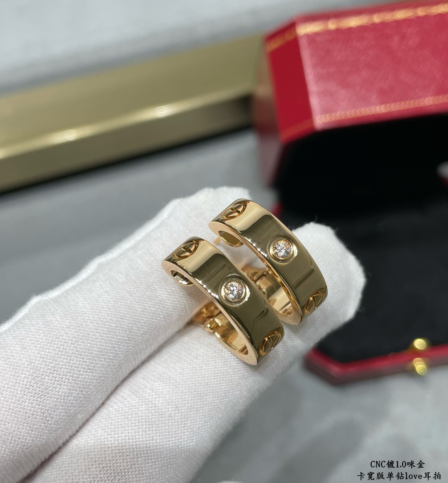 p270V gold Cartier Cartier CNC wide version of the single diamond LOVE ear pat classic 👄 classic Cartier love series the most classic models need not be introduced Germany imported high-end Three colors can be selected