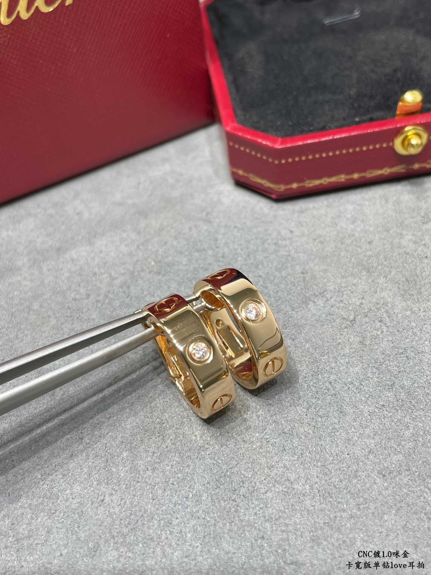 p270V gold Cartier Cartier CNC wide version of the single diamond LOVE ear pat classic 👄 classic Cartier love series the most classic models need not be introduced Germany imported high-end Three colors can be selected