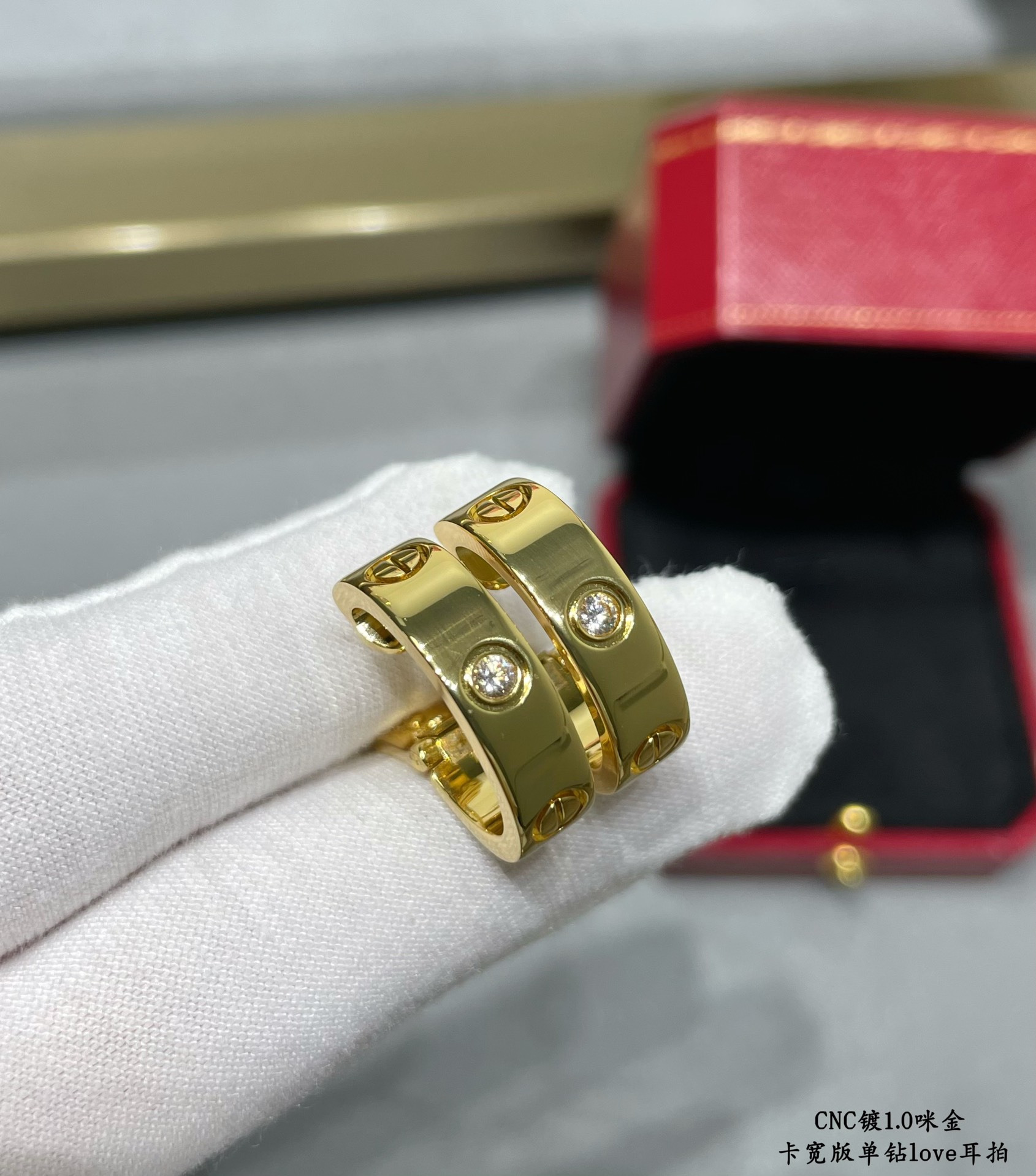 p270V gold Cartier Cartier CNC wide version of the single diamond LOVE ear pat classic 👄 classic Cartier love series the most classic models need not be introduced Germany imported high-end Three colors can be selected