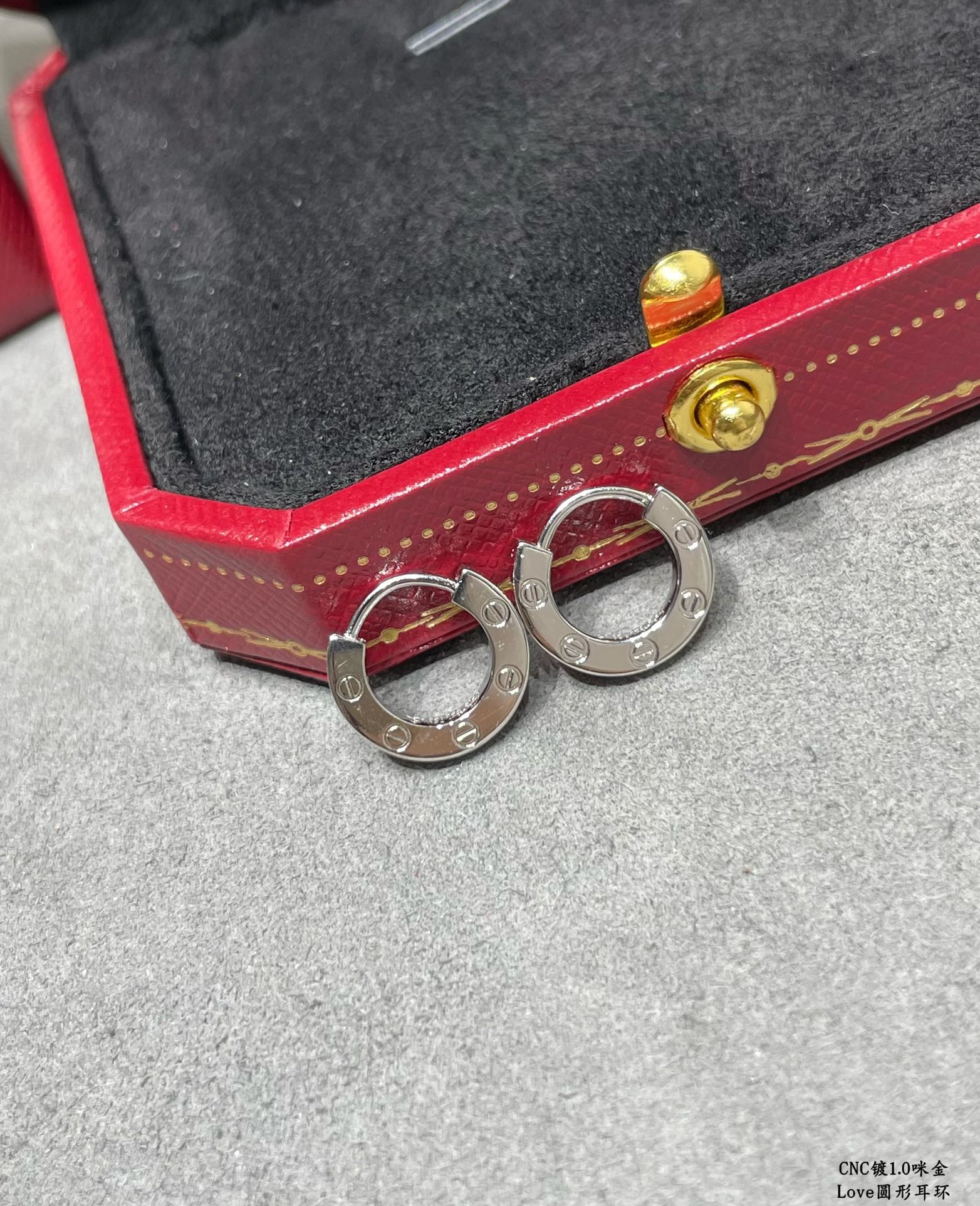 图片[3]-p190V金镀咪金   CNC高版本 卡地亚LOVE光面圆形耳环👉🏻看刻字再看做工 原版复刻 进专柜无压力德国进口 奢华 高大上  一比一 logo牌 性价比超高💐自留送礼佳品-高仿包包
