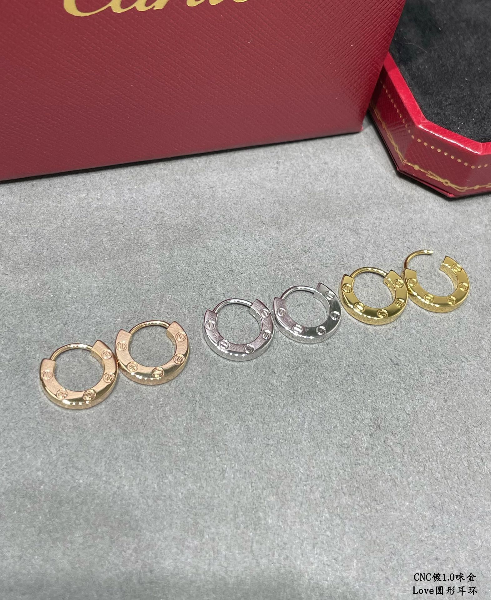 图片[9]-p190V金镀咪金   CNC高版本 卡地亚LOVE光面圆形耳环👉🏻看刻字再看做工 原版复刻 进专柜无压力德国进口 奢华 高大上  一比一 logo牌 性价比超高💐自留送礼佳品-高仿包包