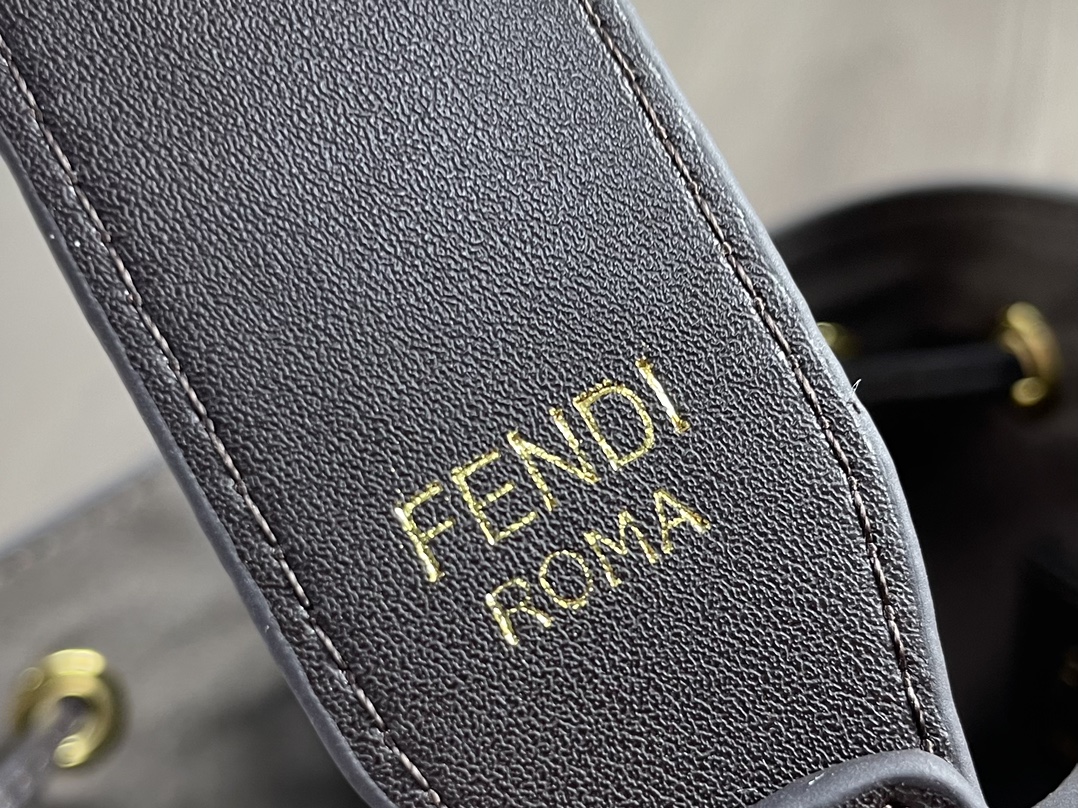 P1100 Fall/Winter Fendi Old Flower Beaded Moncler Tresor Bucket Handbag with drawstring and Fendi metal logo embellishment One long and one short detachable shoulder strap can be carried on one shoulder or crossbody Brown calfskin material Gold metal pieces Size 18x12x10cm-High Faux Bags