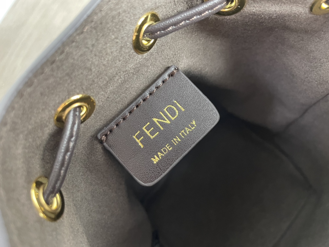 P1100 Fall/Winter Fendi Old Flower Beaded Moncler Tresor Bucket Handbag with drawstring and Fendi metal logo embellishment One long and one short detachable shoulder strap can be carried on one shoulder or crossbody Brown calfskin material Gold metal pieces Size 18x12x10cm-High Faux Bags