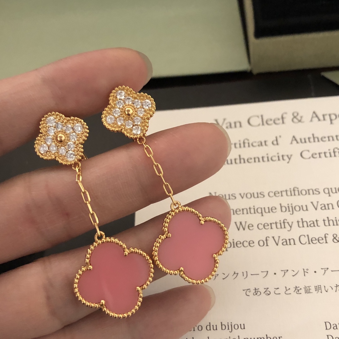 图片[7]-P130美弊了❤️VCA 四叶草双花耳拍🍀🍀真实细节呈现💏！梵克雅宝 四叶草粉色耳拍系列🍀电镀18K金工艺 ✨ 完全专柜一致此款的经典 不必多言 市面上最高级别 ❗无缝镶嵌潮流时尚😍金色 玫瑰金可选   耳拍各053100-高仿包包