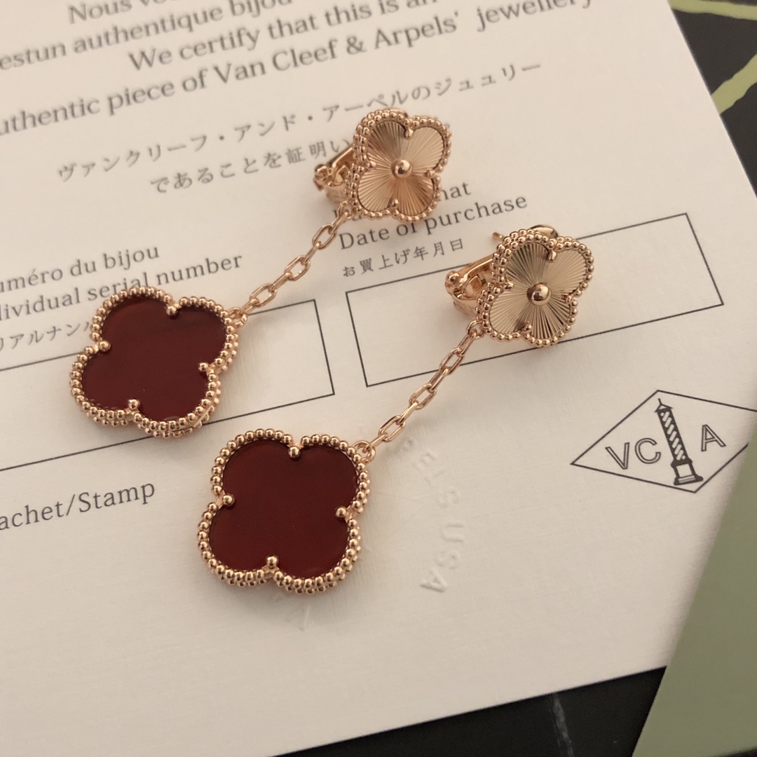 图片[4]-P130美弊了❤️VCA 四叶草双花耳拍🍀🍀真实细节呈现💏！梵克雅宝 四叶草粉色耳拍系列🍀电镀18K金工艺 ✨ 完全专柜一致此款的经典 不必多言 市面上最高级别 ❗无缝镶嵌潮流时尚😍金色 玫瑰金可选   耳拍各053100-高仿包包