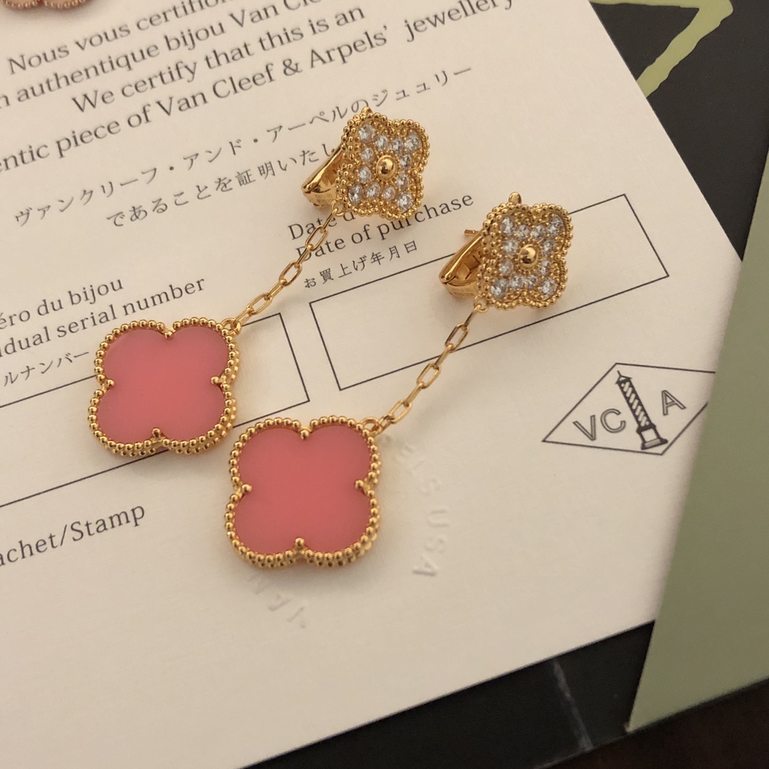 图片[2]-P130美弊了❤️VCA 四叶草双花耳拍🍀🍀真实细节呈现💏！梵克雅宝 四叶草粉色耳拍系列🍀电镀18K金工艺 ✨ 完全专柜一致此款的经典 不必多言 市面上最高级别 ❗无缝镶嵌潮流时尚😍金色 玫瑰金可选   耳拍各053100-高仿包包