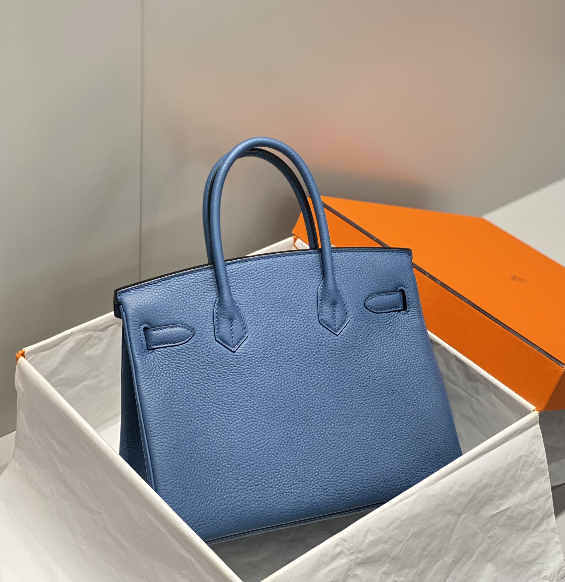 Picture [2]-𝑫𝒓𝒆𝒂𝒎 𝒃𝒂𝒈 ♥ Bɪʀ ᴋɪɴ Onyx Blue I believe that even people who are not interested in fashion should know the great name of Birkin Bag Platinum Bag 🥂. And in many luxury bags in the highest frequency of appearances and the brightest is Hermes platinum bags 〰️-High replica bags