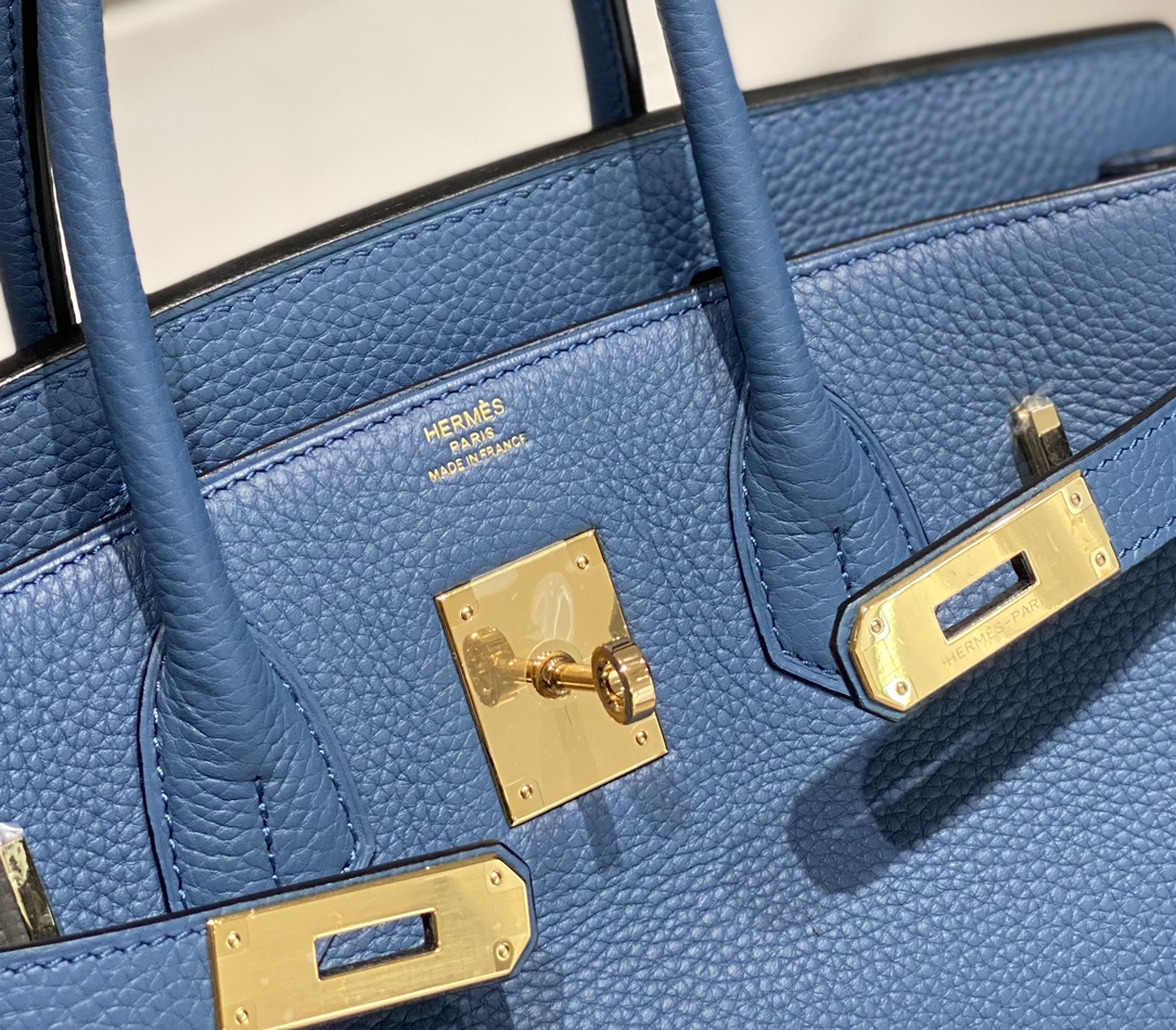 Picture [4]-𝑫𝒓𝒆𝒂𝒎 𝒃𝒂𝒈 ♥ Bɪʀ ᴋɪɴ Onyx Blue I believe that even people who are not interested in fashion should know the great name of Birkin Bag Platinum Bag 🥂. And in many luxury bags in the highest frequency of appearances and the most bright is Hermes platinum bags 〰️-High replica bags