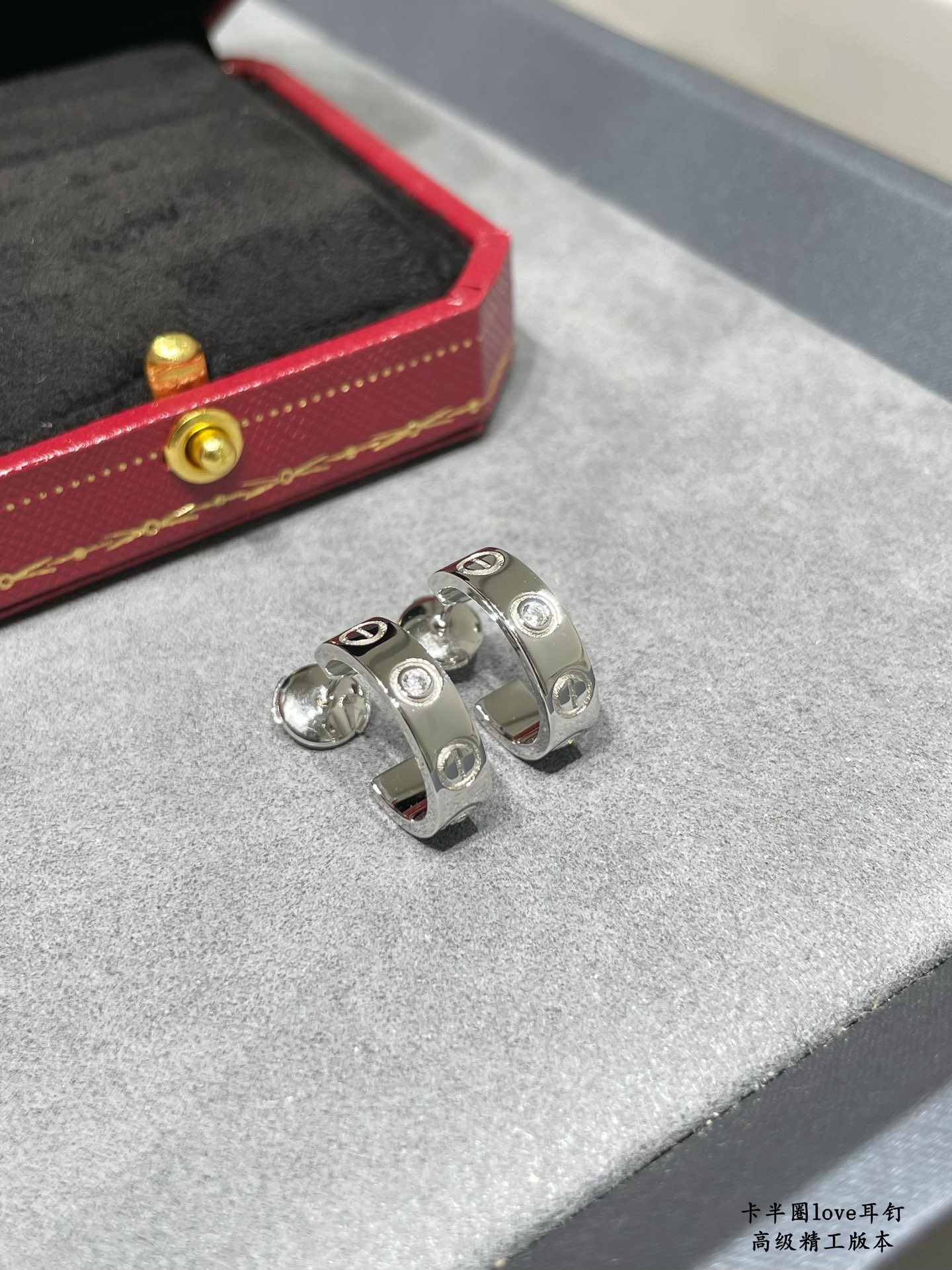 p190V gold Cartier Cartier LOVE half circle earrings Classic with flying saucer earplugs 👄 classic Cartier love series the most most classic models do not need to do more to introduce the German imports of high-end Three colors to choose from