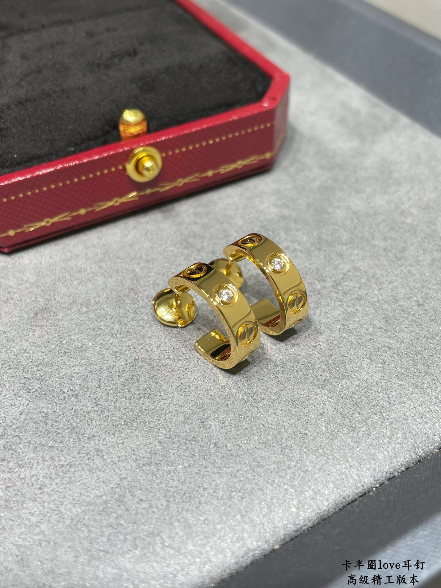 p190V gold Cartier Cartier LOVE half circle earrings Classic with flying saucer earplugs 👄 classic Cartier love series the most most classic models do not need to do more to introduce the German imports of high-end Three colors to choose from
