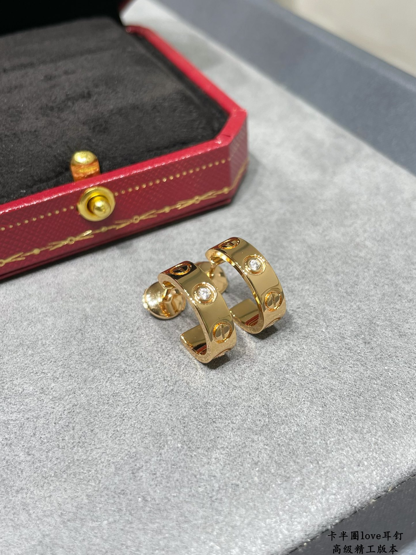 p190V gold Cartier Cartier LOVE half circle earrings Classic with flying saucer earplugs 👄 classic Cartier love series the most most classic models do not need to do more to introduce the German imports of high-end Three colors to choose from
