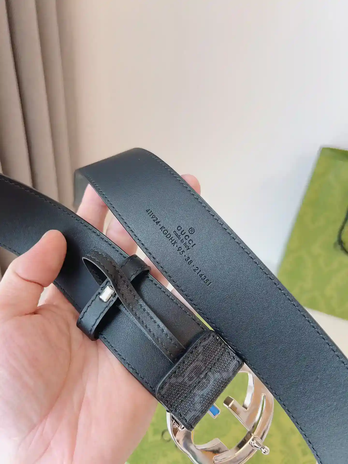 GUCCI round interlocking double G buckle accessories and ready-to-wear items continue to renew the interpretation and presentation of the brand's classic details of style simple but not too flashy; suitable for a variety of wear style belt width: 4.0cm