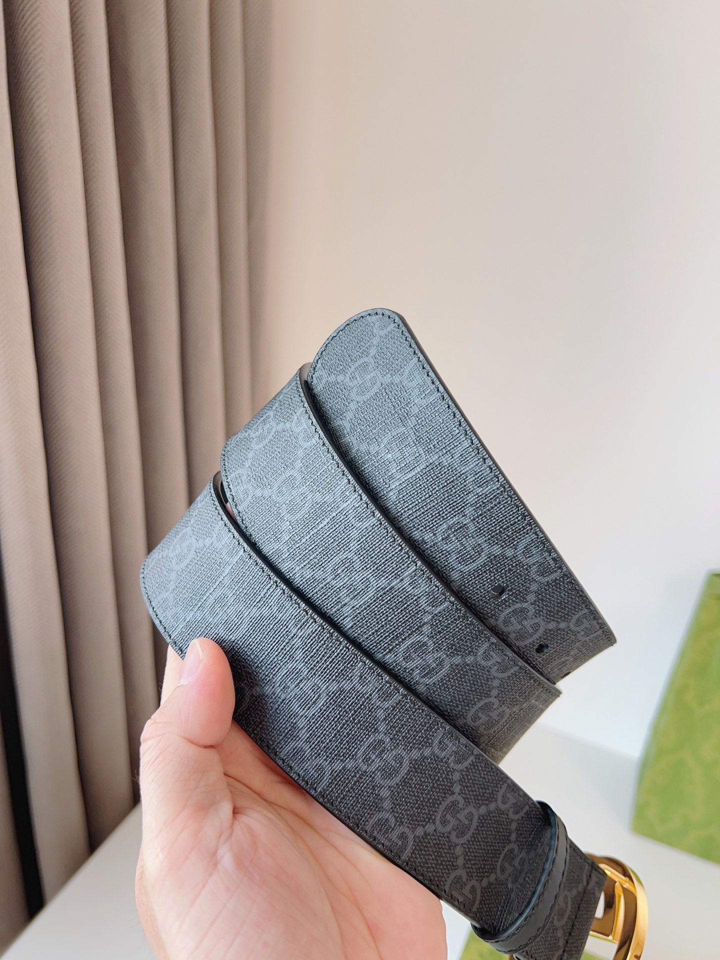 图片[9]-GUCCI GG Supreme帆布腰带采用环保工艺制作而成饰以互扣式双 G 带扣本款腰带适用低腰和高腰两种穿戴方式时尚潮流款皮带宽度：4.0cm-高仿包包