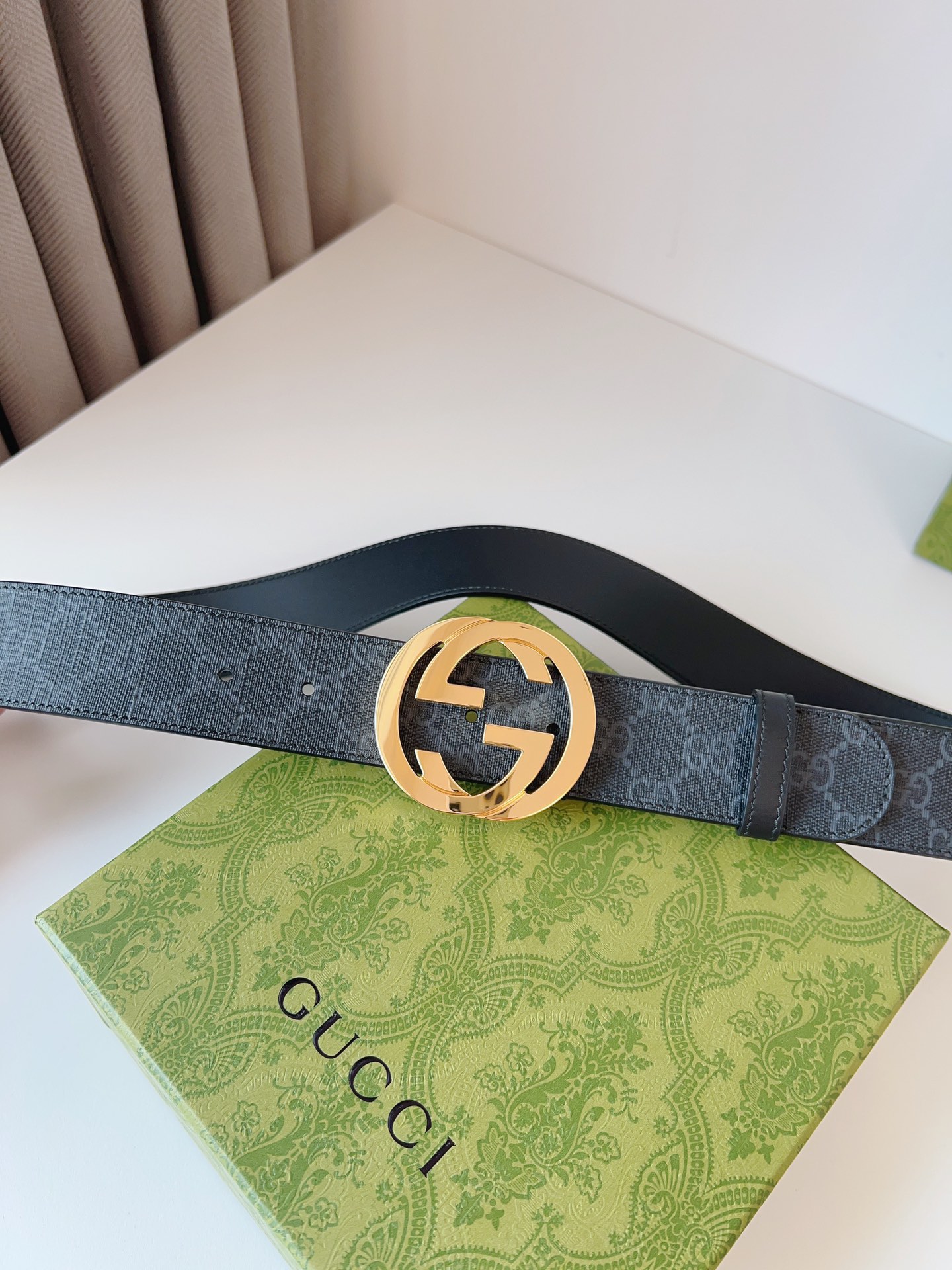 图片[4]-GUCCI GG Supreme帆布腰带采用环保工艺制作而成饰以互扣式双 G 带扣本款腰带适用低腰和高腰两种穿戴方式时尚潮流款皮带宽度：4.0cm-高仿包包