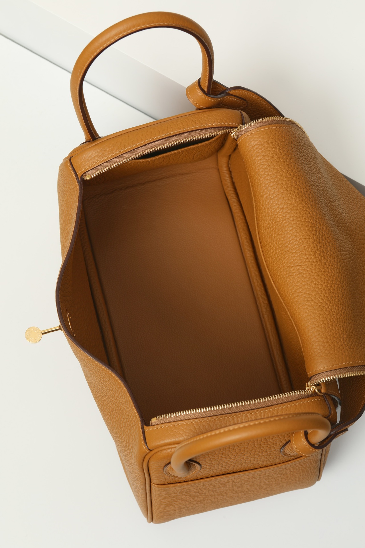 Picture [7]-Model:LD26 Code:LD26Color:2SesameSize:L26xD18xW12Shoulder approx:42CM Mid-height:32CM clemence calf leather handbag fixed shoulder strap Inside inside and outside two pockets on both sides can be carried on the shoulder or hand carryFrench MadeMetallic:Gold-High Faux Bags