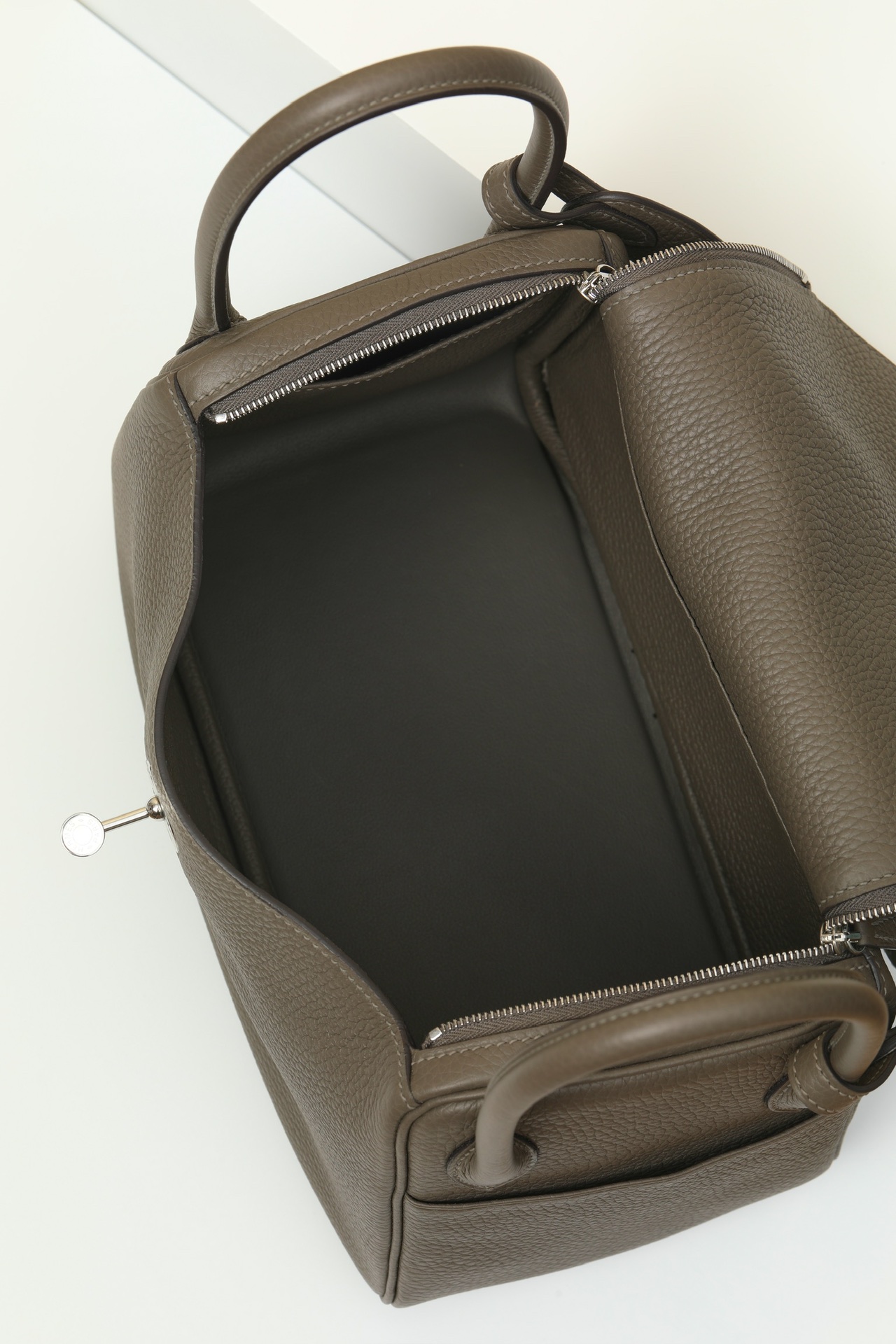 Picture [7]-Model:LD26 Code:LD26 Color:8F Tinware Gray Size:L26xD18xW12 Shoulder About:42CM Medium Height:32CM clemence Calfskin Handbag Fixed Shoulder Strap Inside Inside and Outside Two Pockets On Both Sides Can be Shoulder or Hand Carried Made in France Metallic:Palladium Plated-High Faux Bags